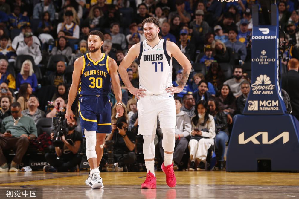 篮球比赛中 篮球比赛中