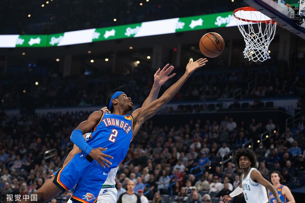 胡明轩开场接球三分命中！ 郭指导在替补席疯狂点赞！.