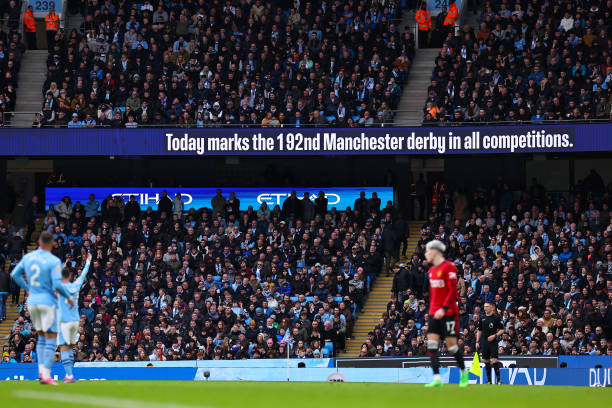 孙兴慜现身洛杉矶FC主场观赛，大屏误标其为前锋.